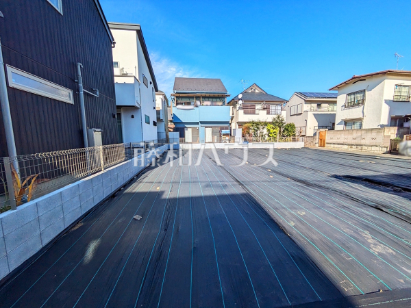 《B号棟　現地写真》きれいに整備された敷地。これから夢の新邸がここに建ちます。 　【狛江市西野川２丁目】