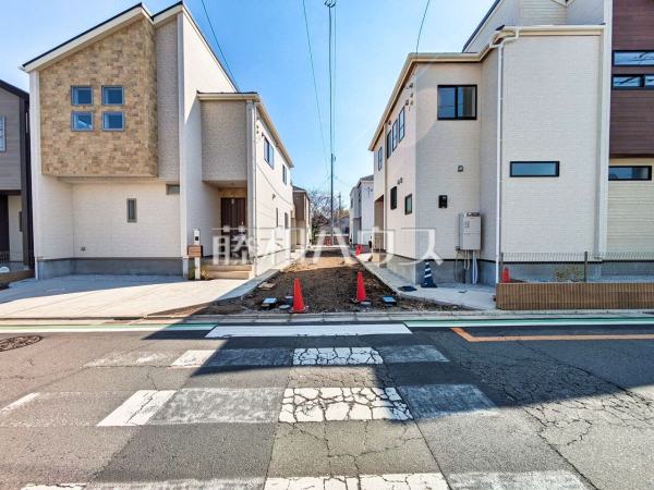 現場風景　【所沢市小手指元町２丁目】 周辺環境はもちろん、日当たりや設備仕様など、実際に行ってみないと分からないことも多くございます。営業担当がご案内いたしますので、お気軽にお問い合わせください 