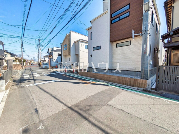 接道状況および現場風景　【所沢市小手指元町２丁目】ここに住む方を想像して、着々と建築しております！