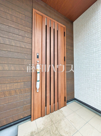 1号棟　玄関　【所沢市小手指元町２丁目】