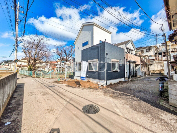 接道状況および現場風景　【東久留米市浅間町２丁目】ここに住む方を想像して、着々と建築しております！