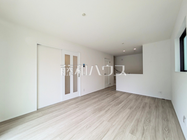 リビング　【小平市鈴木町１丁目】