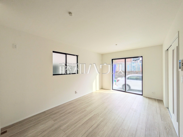 リビング　【小平市鈴木町１丁目】