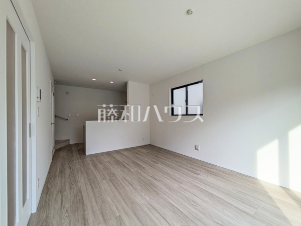 リビング　【小平市鈴木町１丁目】