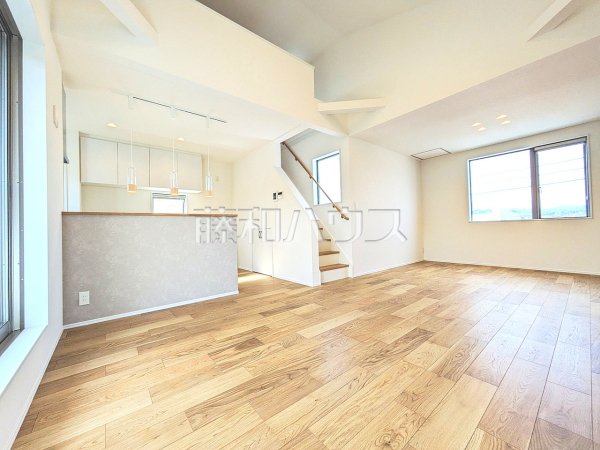 リビング　【八王子市東浅川町】