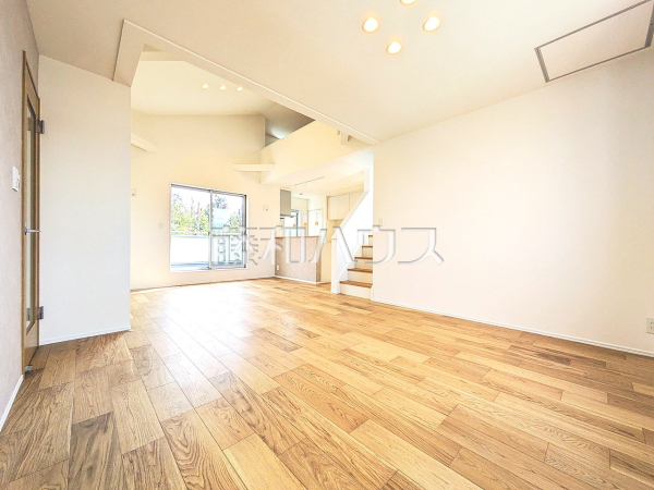 リビング　【八王子市東浅川町】