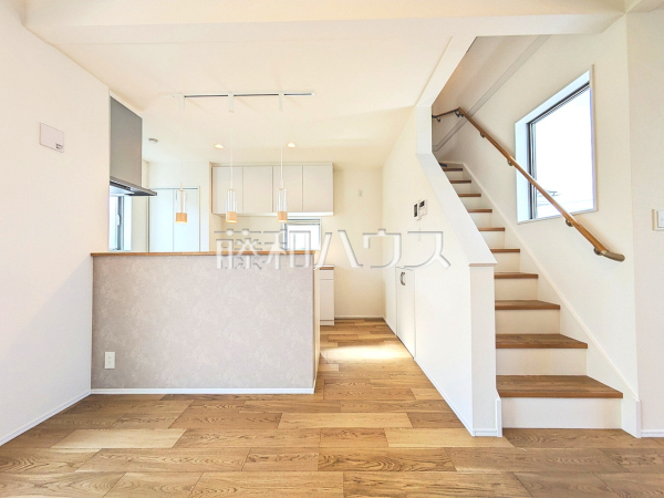 リビング　【八王子市東浅川町】