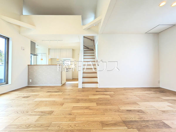 リビング　【八王子市東浅川町】