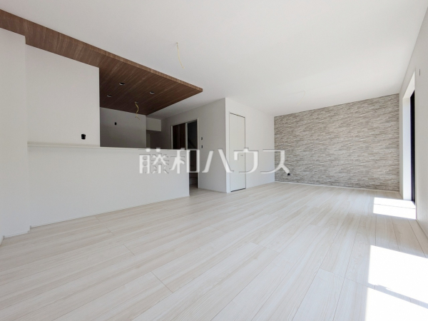 1号棟　リビング　【八王子市石川町】