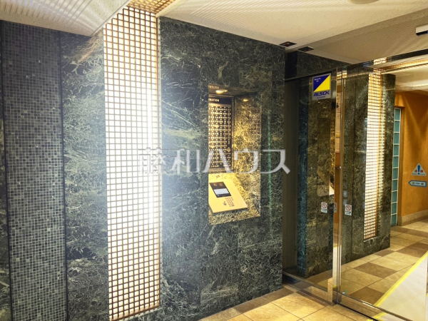 ≪エントランス≫ セキュリティ面に配慮した2重オートロック仕様 　【ジェイシティ千歳烏山】