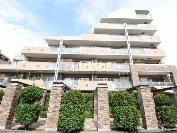 ≪外観≫京王線「千歳烏山」駅 徒歩16分☆この恵まれたロケーションによる幸福感は、毎朝の通勤時にしっかりと感じられるのではないでしょうか。　【ジェイシティ千歳烏山】