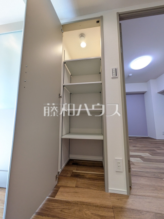 ≪廊下収納≫　【ライオンズステーションプラザ千歳烏山】