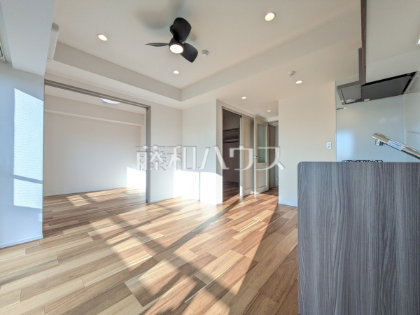 リビング　【ライオンズステーションプラザ千歳烏山】