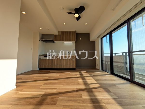 リビング　【ライオンズステーションプラザ千歳烏山】