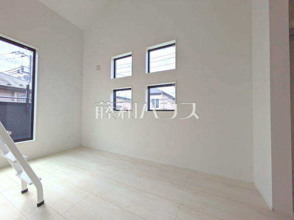 居室　【三鷹市中原４丁目】