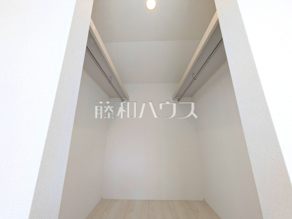 ウォークインクローゼット　【三鷹市中原４丁目】