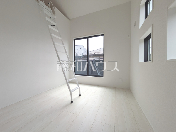 居室　【三鷹市中原４丁目】