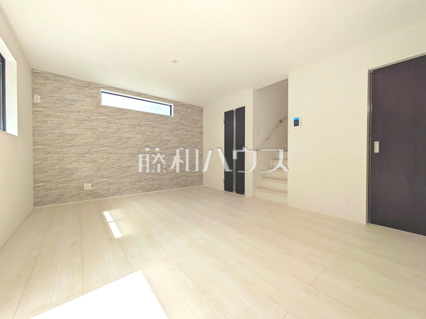 リビング　【三鷹市中原４丁目】