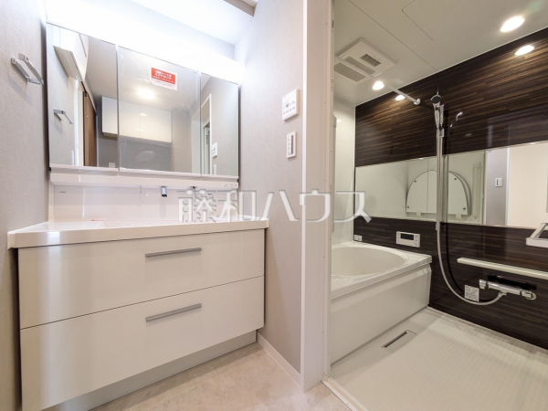 洗面室　【ファミールスクエア八王子】