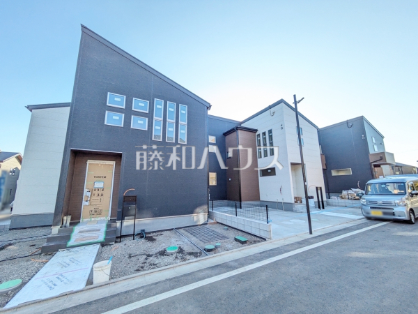 足場が外れて実際の外観が見えてきました。完成までもう少しです。　【武蔵村山市神明１丁目】