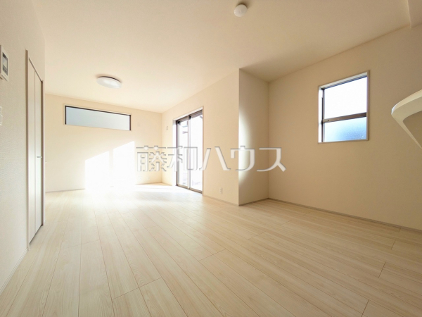 1号棟　リビング　【武蔵村山市神明１丁目】