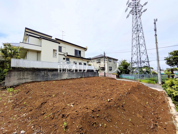 ≪現地外観≫ハウスメーカーからプランまでフルオーダーで自由にマイホームがつくれる、建築条件のない宅地分譲　【多摩市連光寺４丁目】
