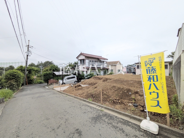 ≪接道状況≫周辺は落ち着いた雰囲気の住宅地です。小さなお子様がいるご家庭も安心です。　【多摩市連光寺４丁目】