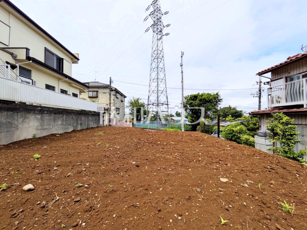 ≪現地外観≫ハウスメーカーからプランまでフルオーダーで自由にマイホームがつくれる、建築条件のない宅地分譲　【多摩市連光寺４丁目】