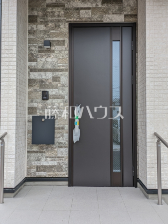 A号棟　玄関　【練馬区大泉町１丁目】