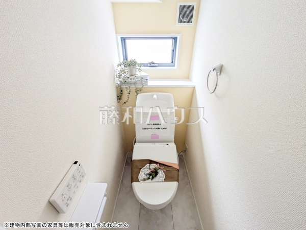 各階にトイレがあると、階段の上り下りをせずに済むため就寝時なども便利です。　1Fトイレ　【福岡市東区高美台２丁目】