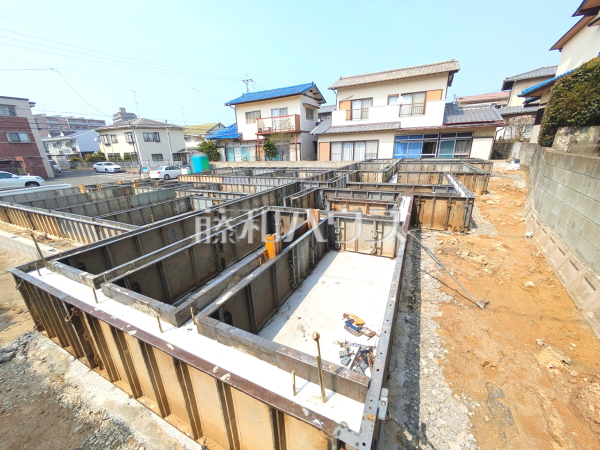 まだまだ建築中ですが、ぜひ現地をご覧になりませんか？基礎・上棟の状態は建築中にしかご覧になれません！外観　【福岡市城南区樋井川６丁目】