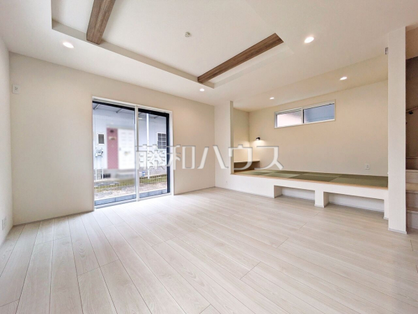 リビング　【東村山市恩多町１丁目】