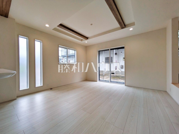 リビング　【東村山市恩多町１丁目】