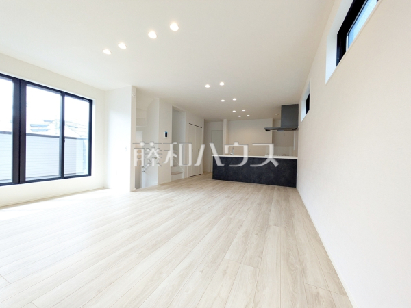 リビング　【中野区江古田１丁目】