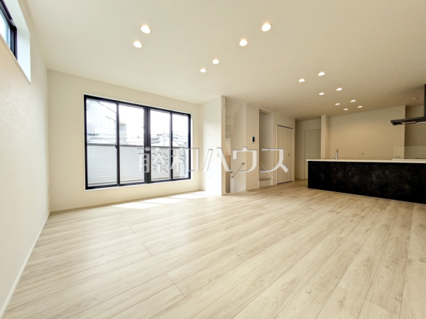 リビング　【中野区江古田１丁目】