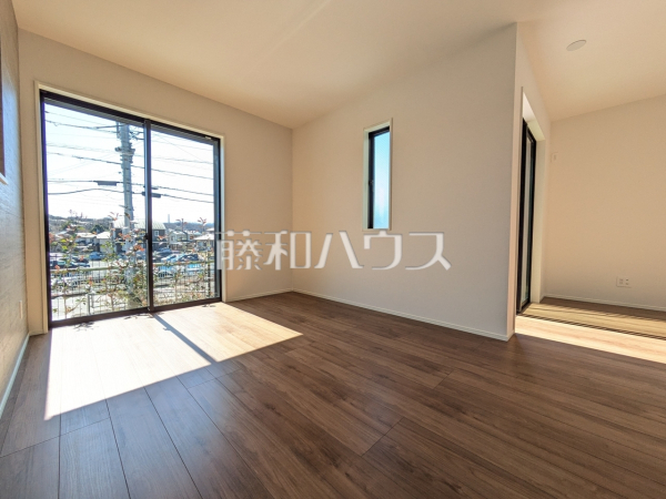 1号棟　リビング　【八王子市館町】