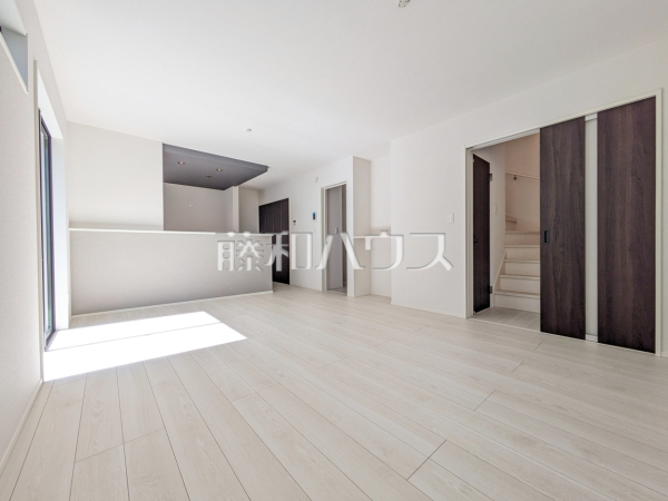 2号棟　リビング　【八王子市館町】