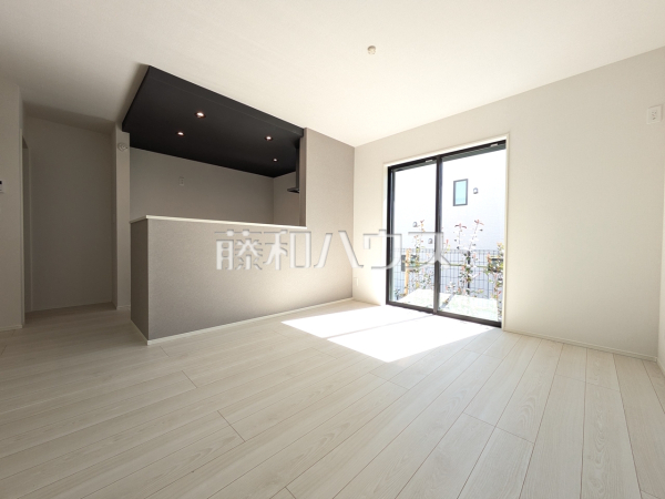 3号棟　リビング　【八王子市館町】