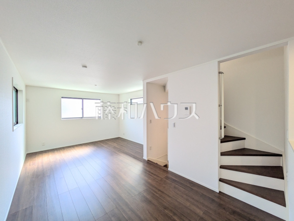 2号棟　リビング　【国分寺市東戸倉２丁目】