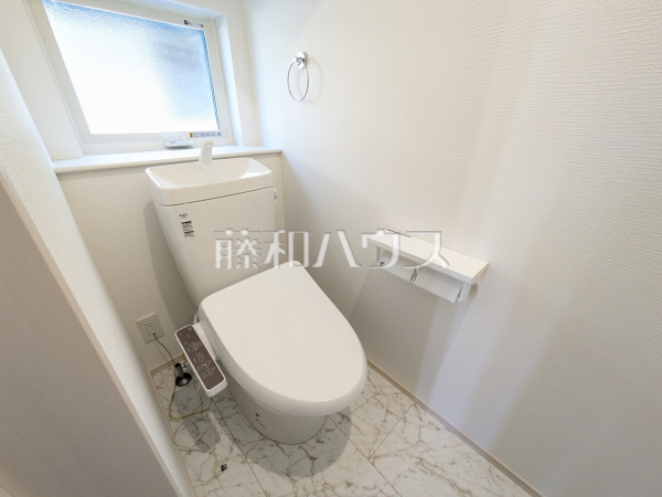 きれいでさわやか、ウォシュレット付きトイレ 　【新座市野火止３丁目】