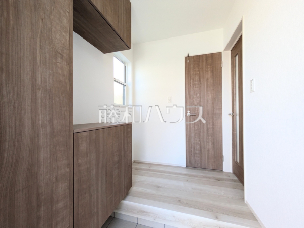 玄関　【新座市野火止３丁目】