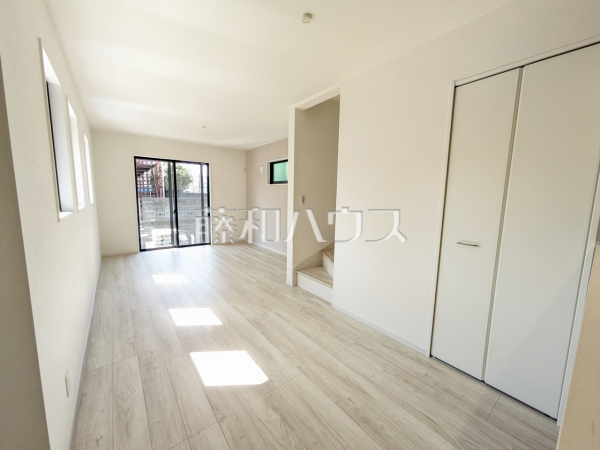 2号棟　リビング　【日野市多摩平３丁目】