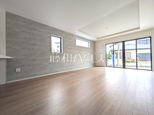 1号棟　リビング　【八王子市長房町】