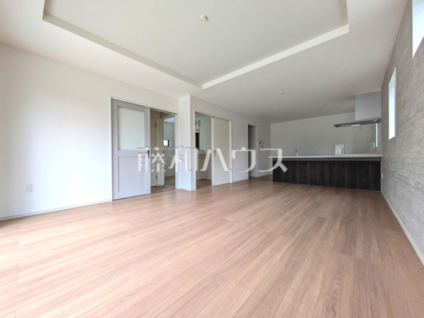 1号棟　リビング　【八王子市長房町】