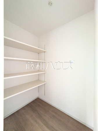 1号棟　パントリー　【八王子市長房町】