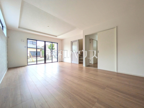 1号棟　リビング　【八王子市長房町】