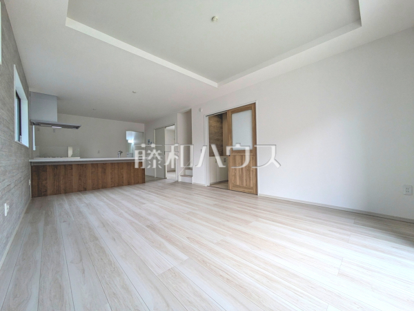 2号棟　リビング　【八王子市長房町】