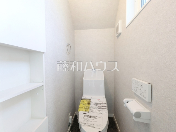 2号棟　トイレ　【日野市日野本町５丁目】
少ない水でも常にキレイを保ち、汚れが付きにくいトイレ！　