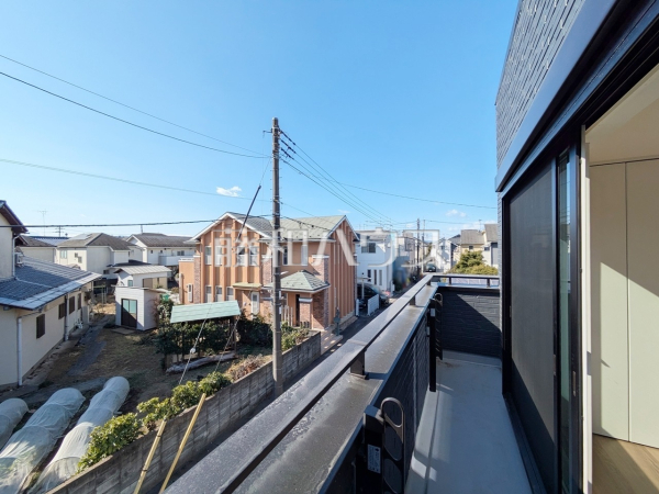 2号棟　バルコニー　【日野市日野本町５丁目】
南向きのバルコニーは日差しもたっぷり注ぎ、お洗濯物もよく乾きます。　
