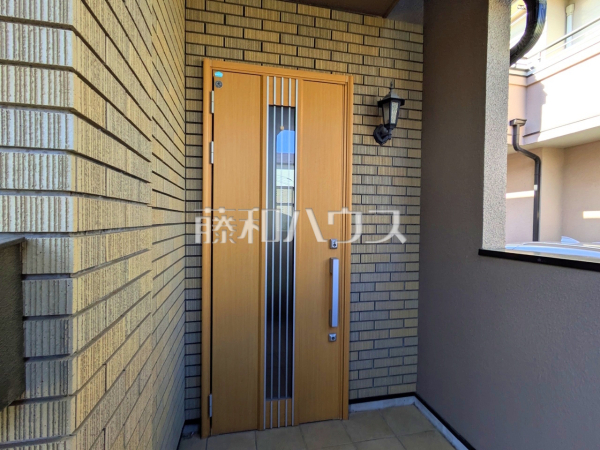 玄関　【三鷹市新川４丁目】